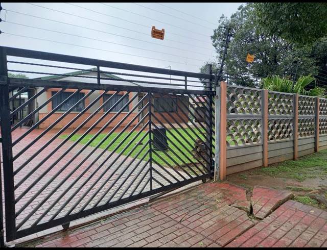 4 BEDROOM HOUSE FOR SALE IN VAN DYK PARK